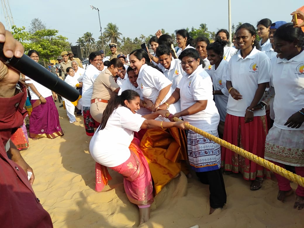 ಮಹಿಳಾ ದಿನಾಚರಣೆ: ಉಡುಪಿ ಡಿಸಿ, ಎಸ್ಪಿ, ಸಿಇಒರಿಂದ ಹಗ್ಗ ಜಗ್ಗಾಟ