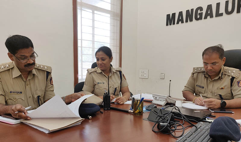 ತೆರೆದ ವಾಹನಗಳಲ್ಲಿ ಸರಕು ಸಾಗಾಟ: ಸೂಕ್ತ ಕ್ರಮಕ್ಕೆ ಆಗ್ರಹ