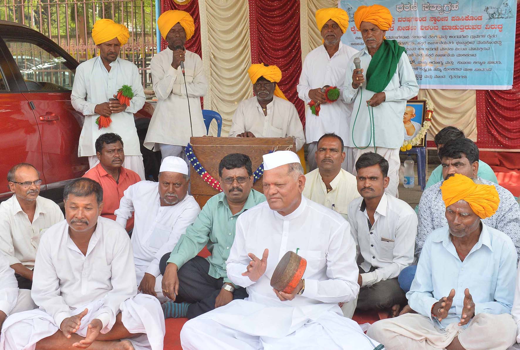 ಸಕ್ಕರೆ ಕಂಪೆನಿ ನಿರ್ಮಾಣಕ್ಕೆ ಭೂಮಿ ಪಡೆದು ವಂಚನೆ: ಪರಿಹಾರಕ್ಕೆ ರೈತರ ಆಗ್ರಹ