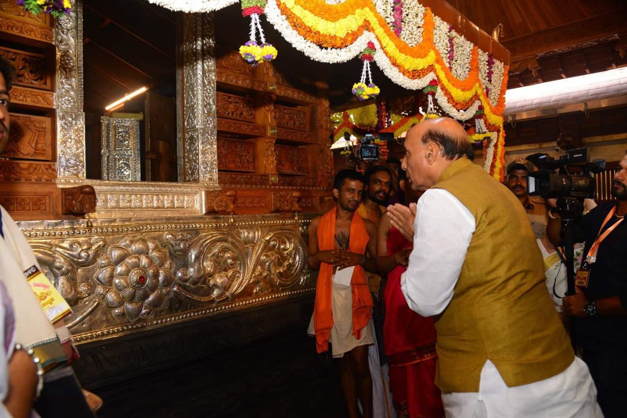 ಪೊಳಲಿ ರಾಜರಾಜೇಶ್ವರಿ ದೇವಳಕ್ಕೆಭೇಟಿ ನೀಡಿದ ರಾಜನಾಥ ಸಿಂಗ್