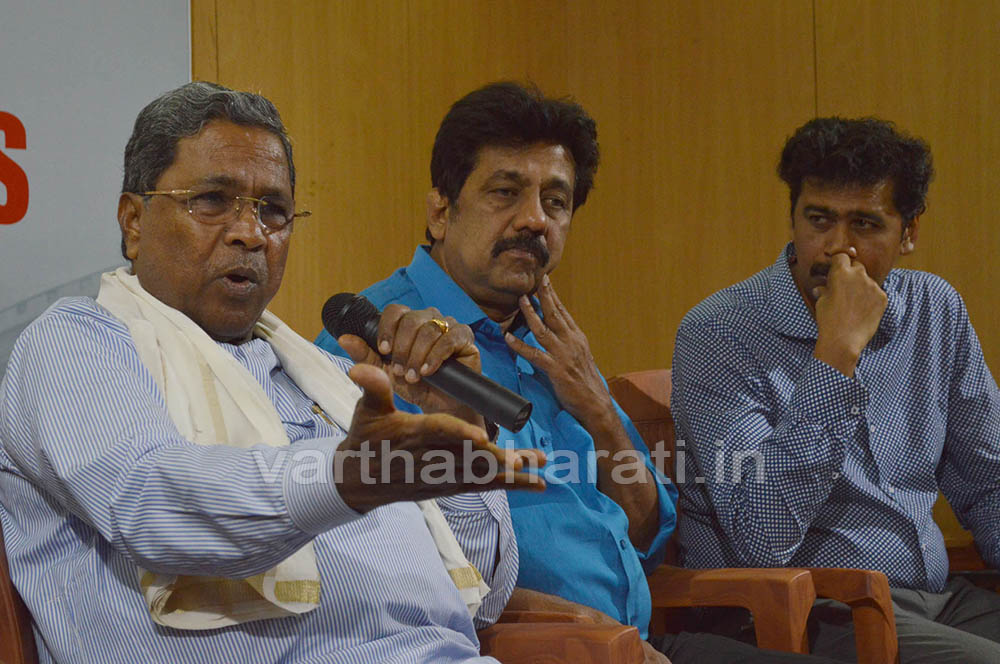 ಮೋದಿ ಆಡಳಿತದಲ್ಲಿ ಸಂವಿಧಾನಕ್ಕೆ ರಕ್ಷಣೆಯಿಲ್ಲ: ಮಾಧ್ಯಮ ಸಂವಾದದಲ್ಲಿ ಮಾಜಿ ಸಿಎಂ ಸಿದ್ದರಾಮಯ್ಯ