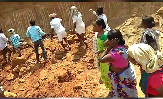 ತೆಲಂಗಾಣದಲ್ಲಿ ಮಣ್ಣು  ಕುಸಿದು 11 ಮಹಿಳಾ ಕಾರ್ಮಿಕರು ಸಾವು