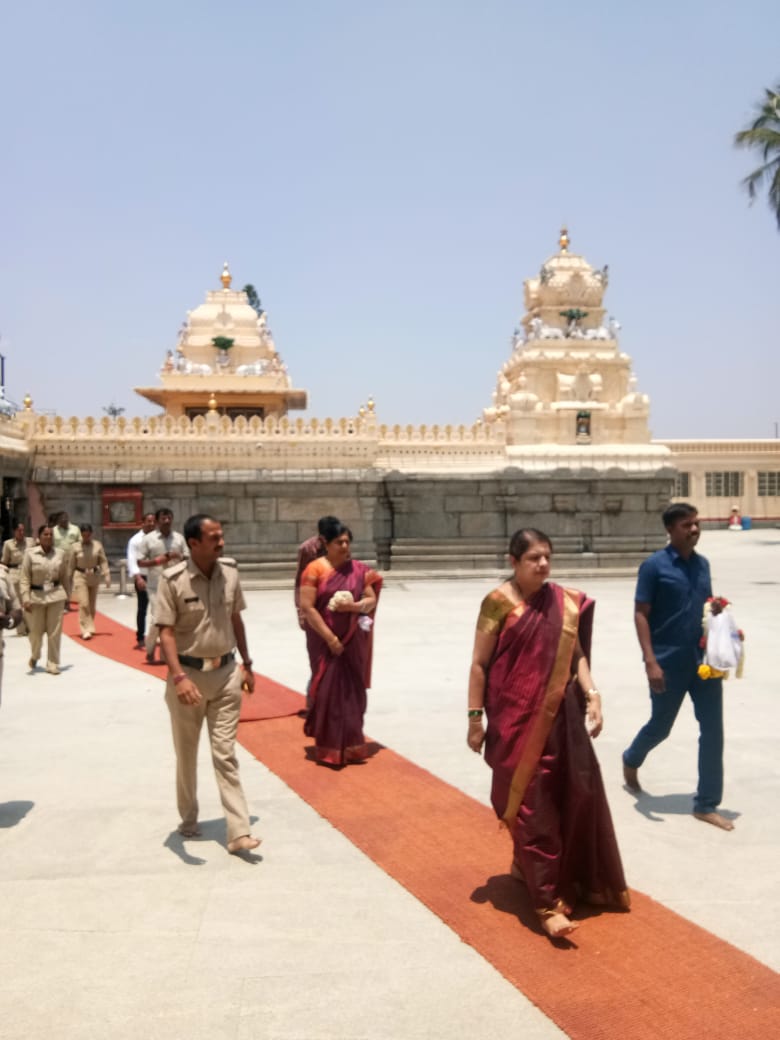 ಹನೂರು: ಮಹದೇಶ್ವರನಬೆಟ್ಟಕ್ಕೆ ಅನಿತಾ ಕುಮಾರಸ್ವಾಮಿ ಭೇಟಿ