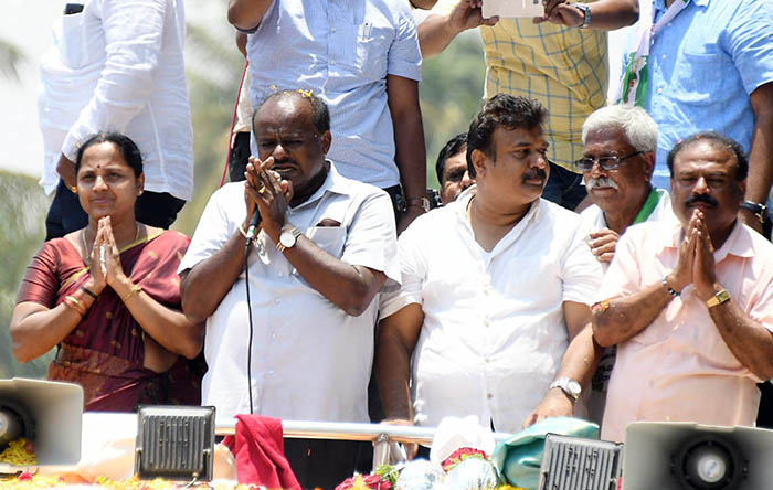 ಪುತ್ರ ನಿಖಿಲ್ ಪರ ಅಖಾಡಕ್ಕೆ ಧುಮುಕಿದ ಕುಮಾರಸ್ವಾಮಿ