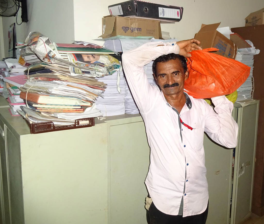 ಉಡುಪಿ: ಚುನಾವಣಾ ಕಾರ್ಯದಲ್ಲಿ ಹೀಗೊಬ್ಬ ಶ್ರಮಜೀವಿ