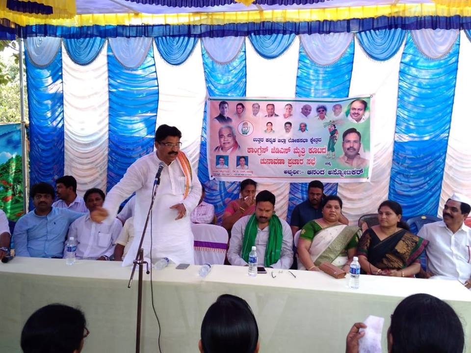 ಅಲ್ಪಸಂಖ್ಯಾತರ ಮತ ಬೇಡವೆಂದಿದ್ದ ಸಂಸದನೀಗ ಅವರನ್ನು ವೇದಿಕೆಯಲ್ಲಿ ಕೂರಿಸಿಕೊಳ್ಳುತ್ತಿದ್ದಾರೆ: ಯು.ಆರ್. ಸಭಾಪತಿ