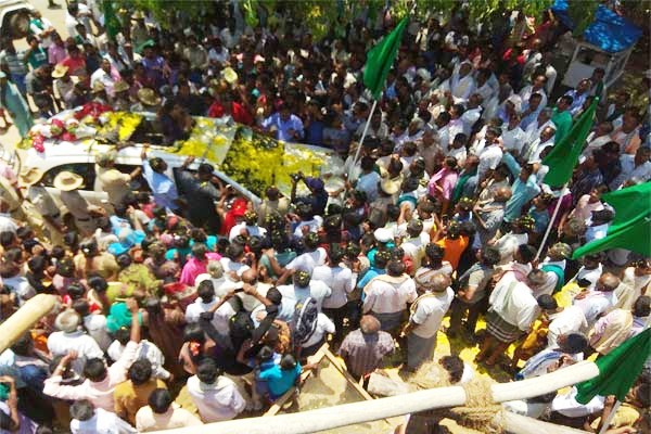 ಸ್ಥಾನಕ್ಕೆ ಗೌರವ ಕೊಡುವ ಮಾತುಗಳನ್ನೇ ಅವರು ಆಡಿಲ್ಲ: ಕುಮಾರಸ್ವಾಮಿ ವಿರುದ್ಧ ಸುಮಲತಾ ವಾಗ್ದಾಳಿ