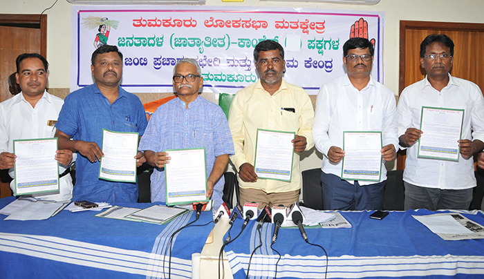 ಬಿಎಸ್‍ವೈ ಮೇಲೆ ಐಟಿ ಕ್ರಮ ಏಕಿಲ್ಲ: ಪ್ರೊ.ರವಿವರ್ಮಕುಮಾರ್ ಪ್ರಶ್ನೆ