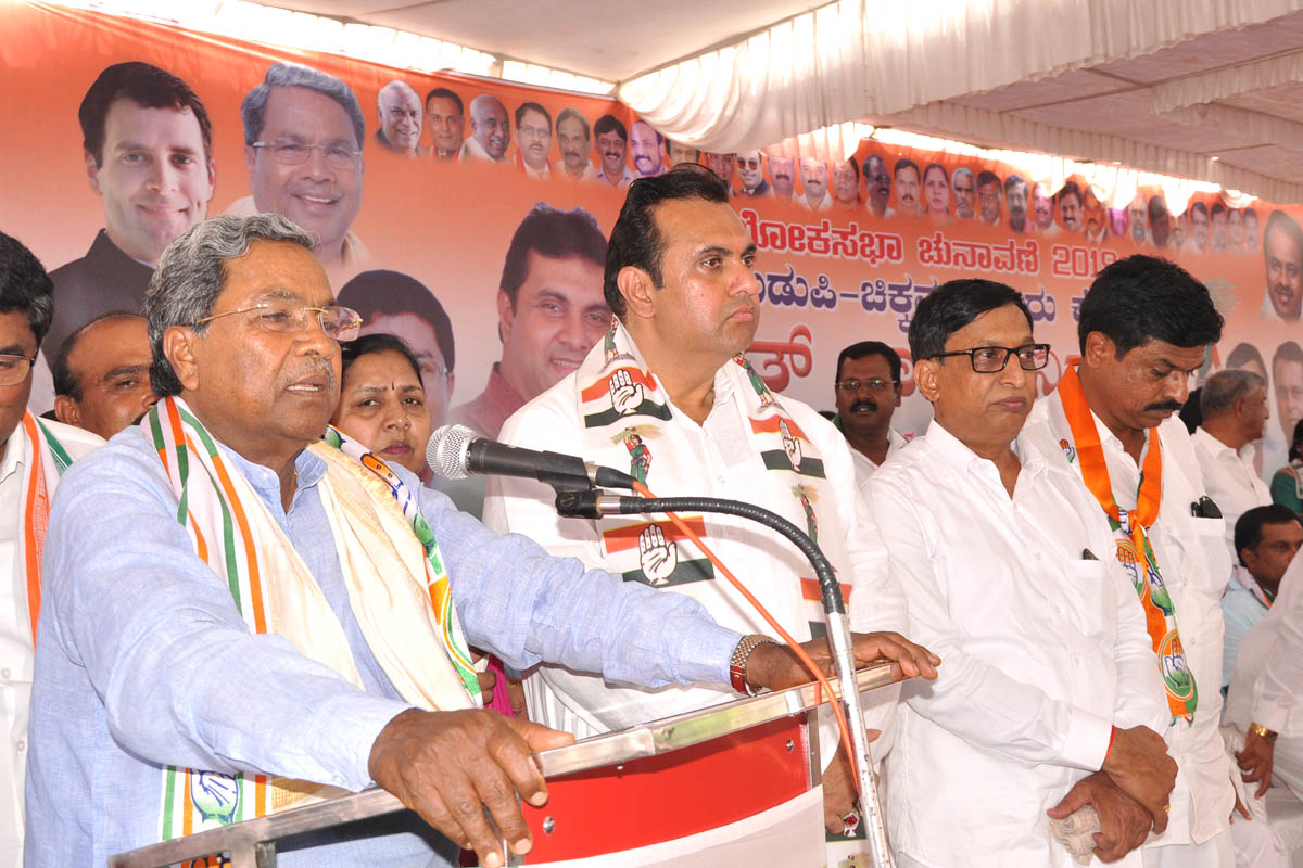 ಇದು ಕೋಮುವಾದಿಗಳು- ಜಾತ್ಯತೀತವಾದಿಗಳ ನಡುವಿನ ಚುನಾವಣೆ: ಸಿದ್ದರಾಮಯ್ಯ