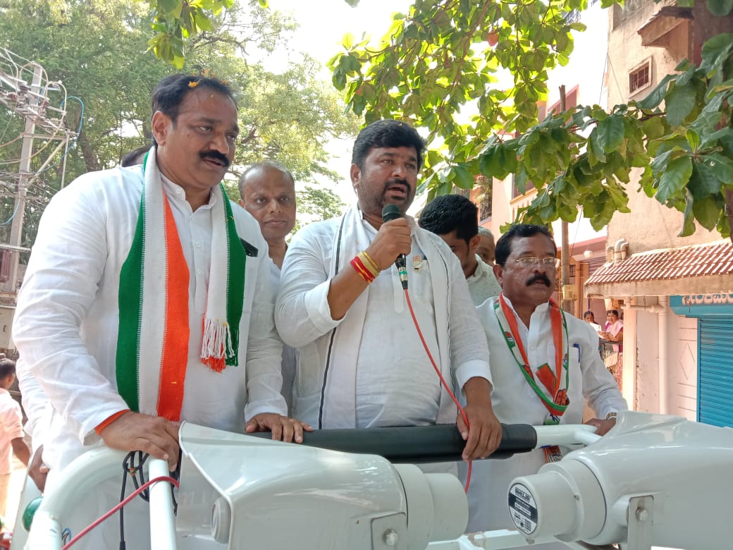 ಸುಳ್ಳು ಹೇಳಿದ್ದೇ ಪ್ರಹ್ಲಾದ್ ಜೋಶಿ ಸಾಧನೆ: ವಿನಯ್ ಕುಲಕರ್ಣಿ