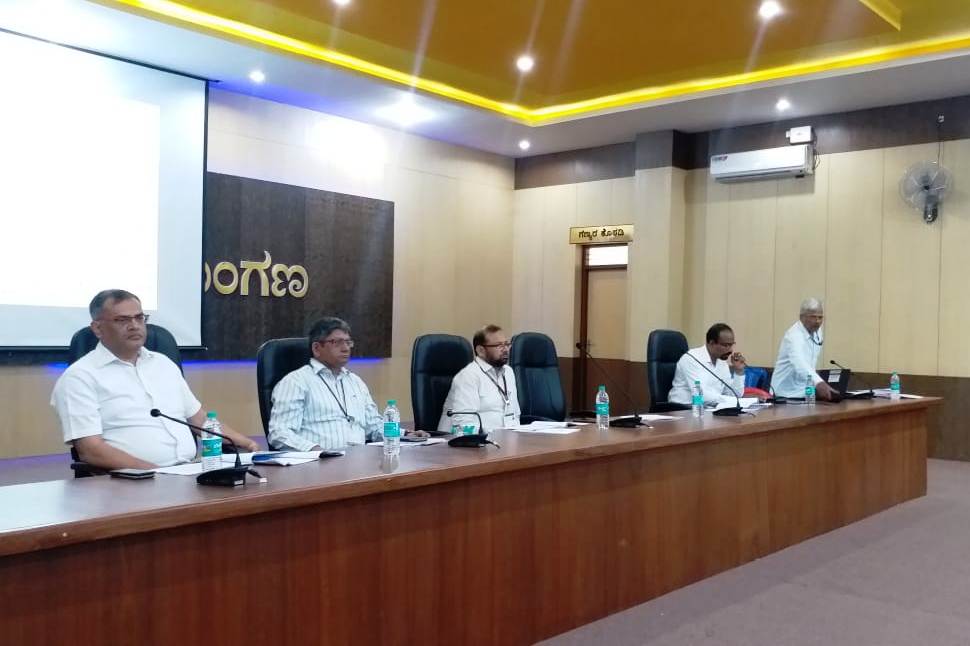 ಜವಾಬ್ದಾರಿ ಅರಿತು ಕಾರ್ಯನಿರ್ವಹಿಸಿ: ಅಧಿಕಾರಿಗಳಿಗೆ ಶಿವಮೊಗ್ಗ ಡಿಸಿ ದಯಾನಂದ್ ಸೂಚನೆ