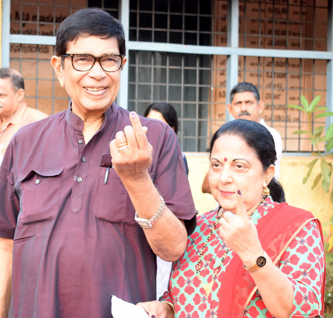 ಉಡುಪಿ: ಆಸ್ಕರ್, ಪ್ರಮೋದ್, ಕೋಟ, ರಘುಪತಿ ಭಟ್ ಸಹಿತ ಗಣ್ಯರಿಂದ ಮತದಾನ