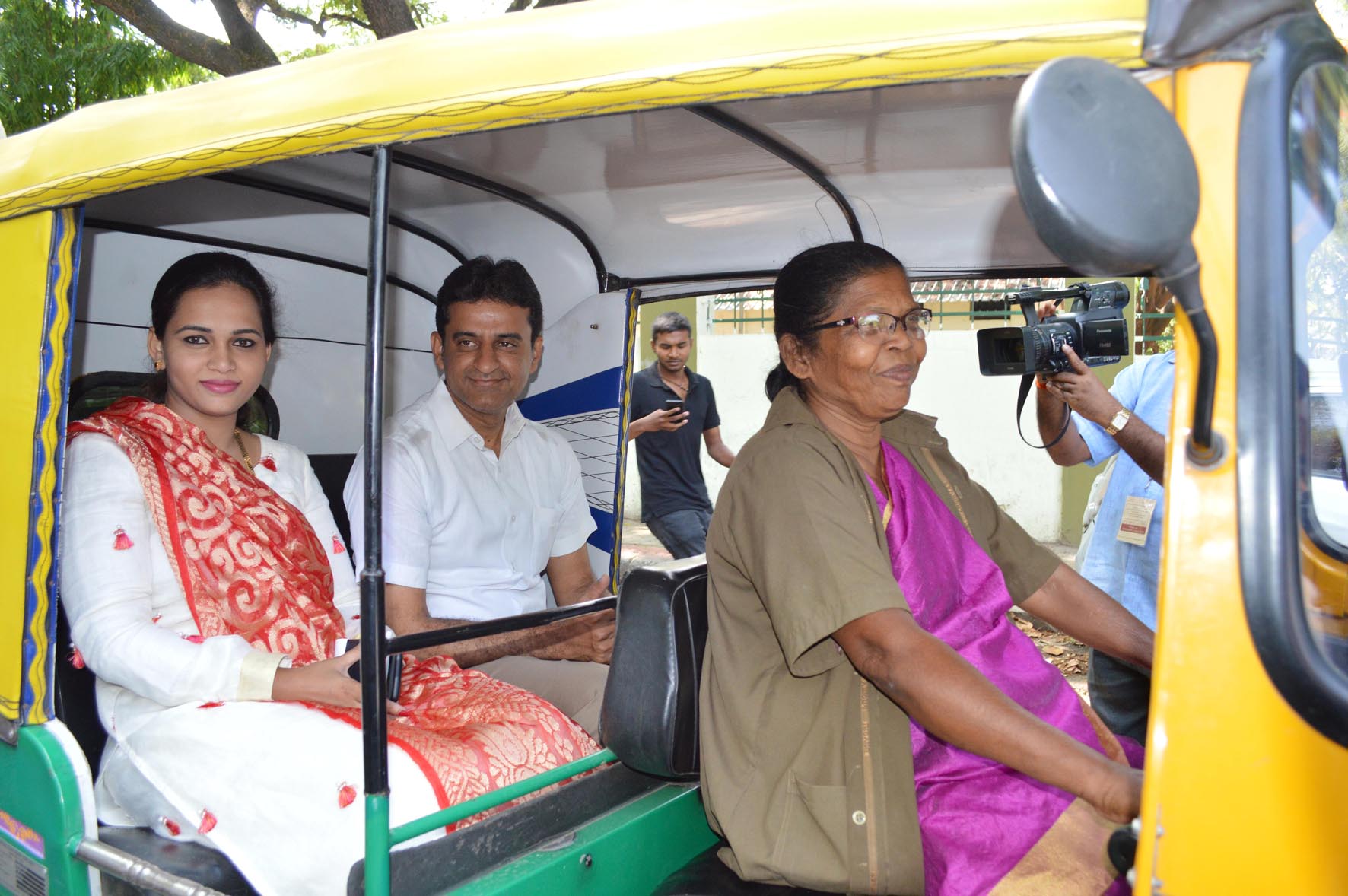 ಆಟೋದಲ್ಲಿ ಬಂದು ಮತದಾನ ಮಾಡಿದ ರಿಝ್ವಾನ್ ಅರ್ಷದ್