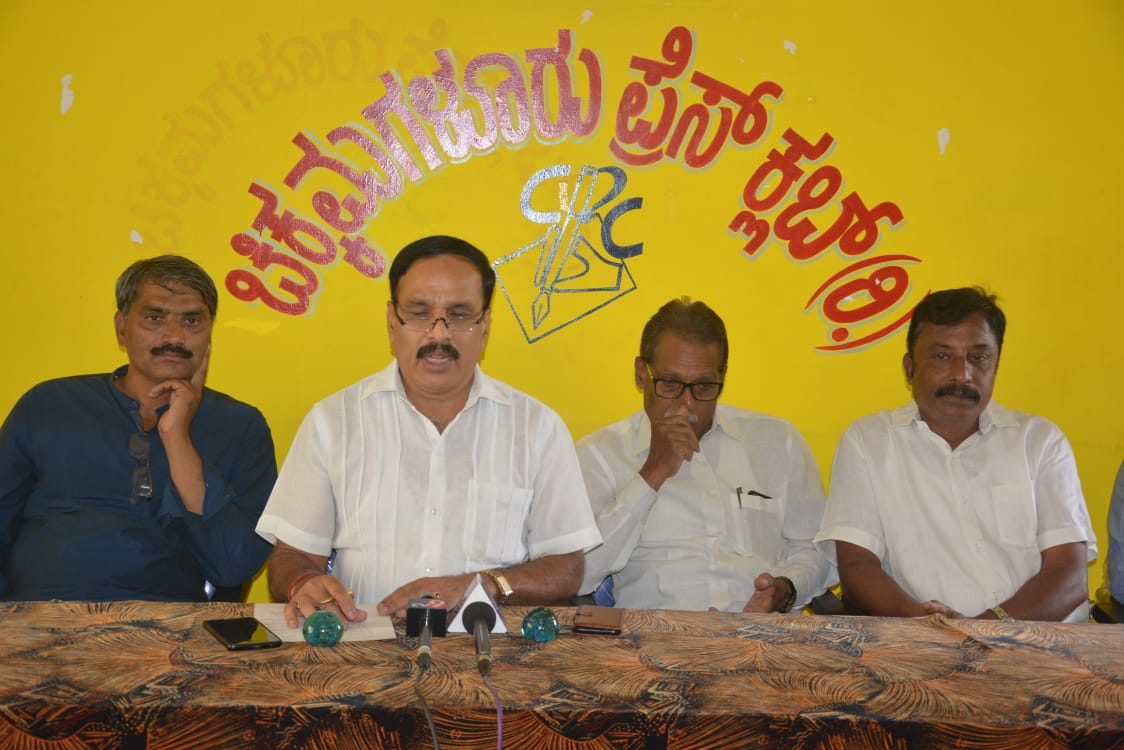 ಸಂಸದರ ಆದರ್ಶ ಗ್ರಾಮ ಯೋಜನೆ ವೈಫಲ್ಯಕ್ಕೆ ಶೋಭಾ ಕಾರಣ: ಕೆಪಿಸಿಸಿ ಪ್ರಧಾನ ಕಾರ್ಯದರ್ಶಿ ಮೂರ್ತಿ