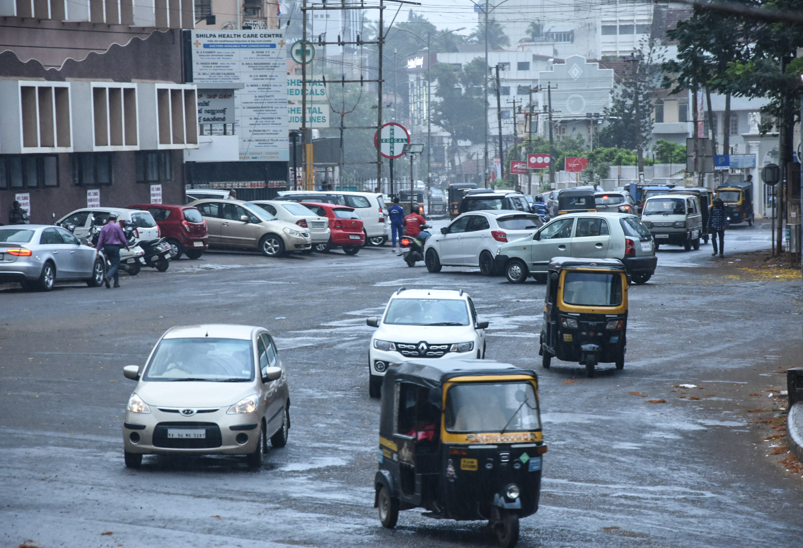 ಬಿರುಗಾಳಿಯೊಂದಿಗೆ ಕರಾವಳಿಗೆ ಮೊದಲ ವರ್ಷಧಾರೆ