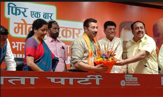 ಬಿಜೆಪಿ ಸೇರಿದ ಸನ್ನಿ ಡಿಯೋಲ್ ರನ್ನು ಯುವ ನಟ ಎಂದ ರಕ್ಷಣಾ ಸಚಿವೆ: ಟ್ವಿಟರ್ ಪ್ರತಿಕ್ರಿಯಿಸಿದ್ದು ಹೀಗೆ…