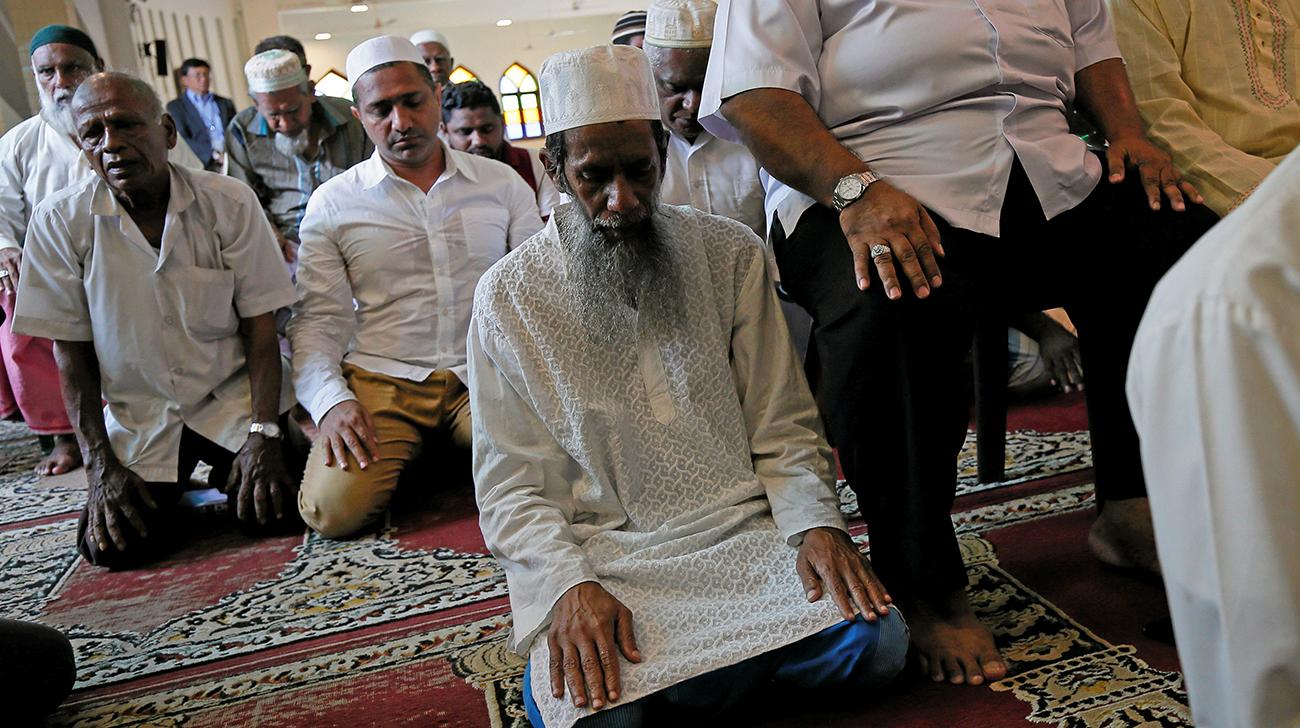 ಶ್ರೀಲಂಕಾ: ಸೈನಿಕರ ಬಂದೋಬಸ್ತ್‌ನಲ್ಲಿ ಮುಸ್ಲಿಮರ ಪ್ರಾರ್ಥನೆ