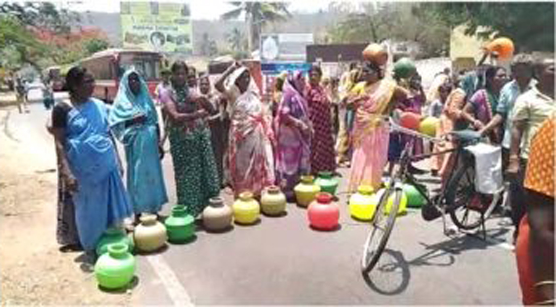 ಚಾಮುಂಡಿ ಬೆಟ್ಟದಲ್ಲಿ ನೀರಿಗಾಗಿ ಗ್ರಾಮಸ್ಥರ ಪ್ರತಿಭಟನೆ