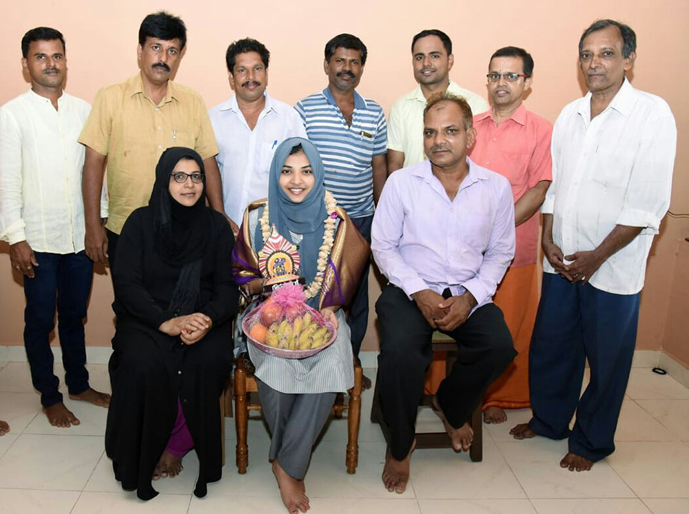 ಪಿಯುಸಿ ರ್ಯಾಂಕ್ ವಿಜೇತೆ ರಈಸಾಗೆ ಸನ್ಮಾನ