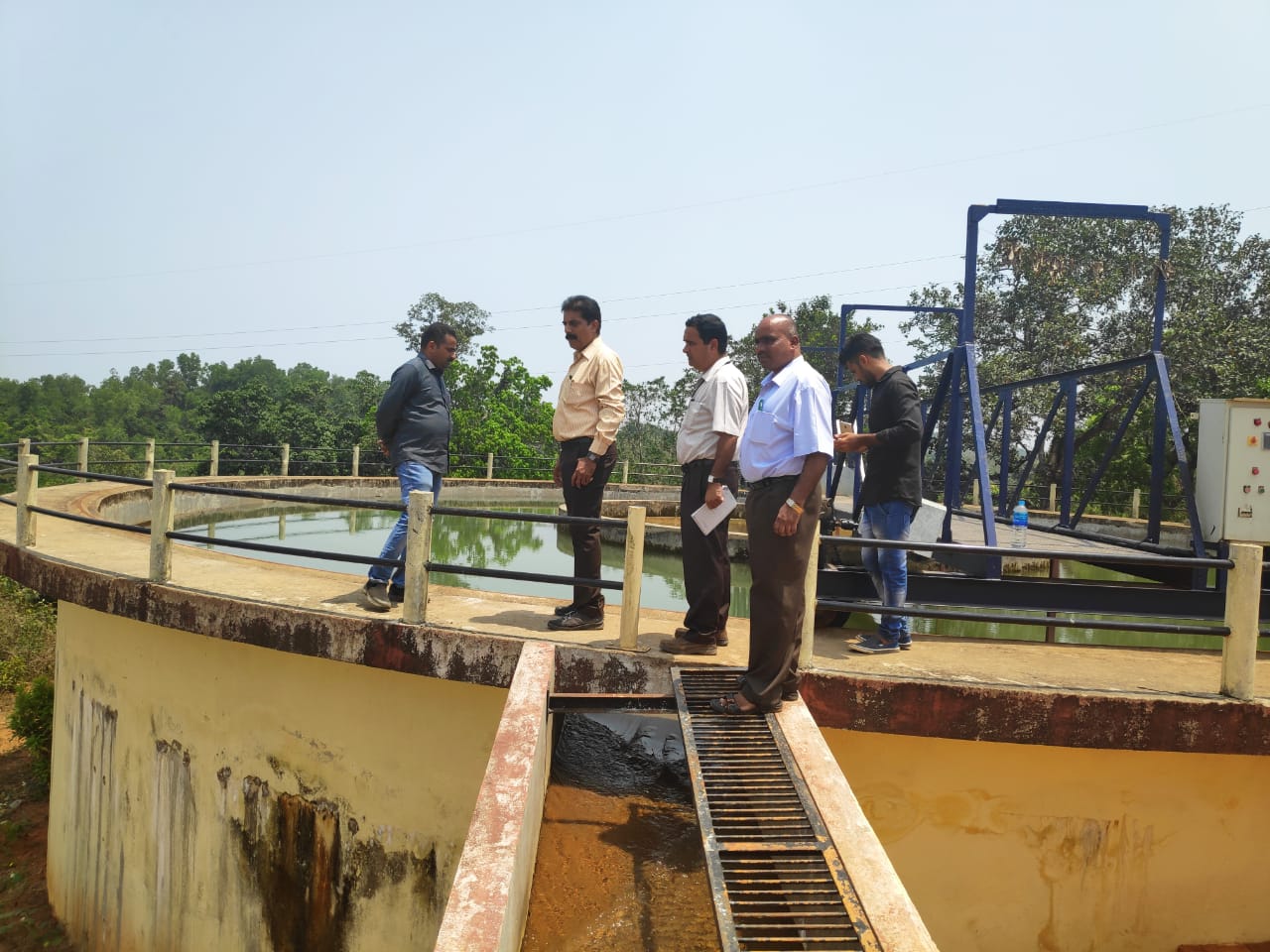 ಸಂಗಬೆಟ್ಟು ಬಹುಗ್ರಾಮ ಕುಡಿಯುವ ನೀರಿನ ಸಮಸ್ಯೆ ಹಿನ್ನೆಲೆ: ಪುಚ್ಚಮೊಗೆರು ಸೇತುವೆ ಬಳಿಯ ಪ್ರದೇಶಕ್ಕೆ ಅಧಿಕಾರಿಗಳ ಭೇಟಿ