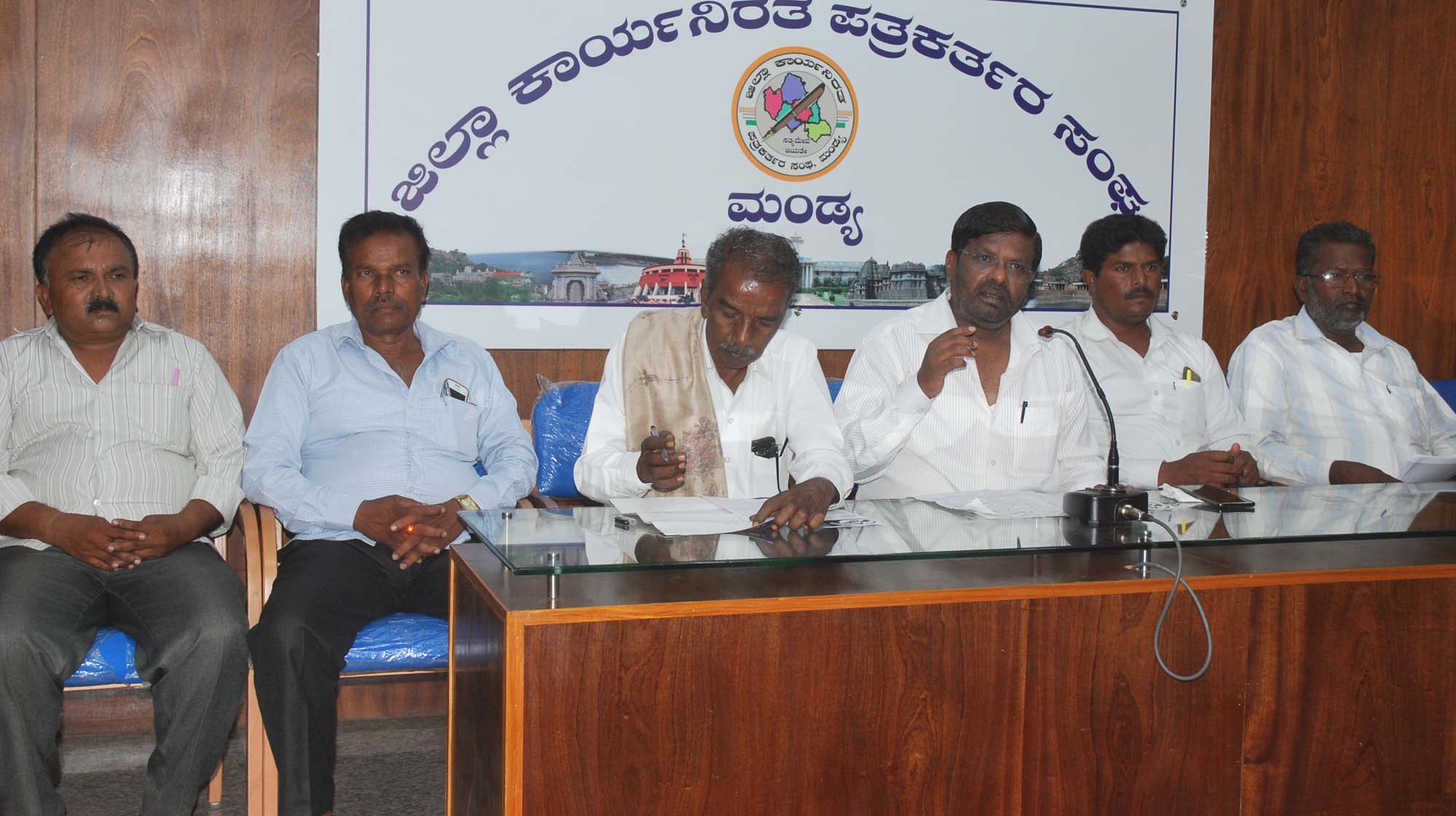 ಸುಮಲತಾ ಅಂಬರೀಷ್‍ಗೆ ದಸಂಸ ಬೆಂಬಲ: ರಾಜ್ಯ ಸಂಚಾಲಕ ಗುರುಪ್ರಸಾದ್ ಕೆರಗೋಡು