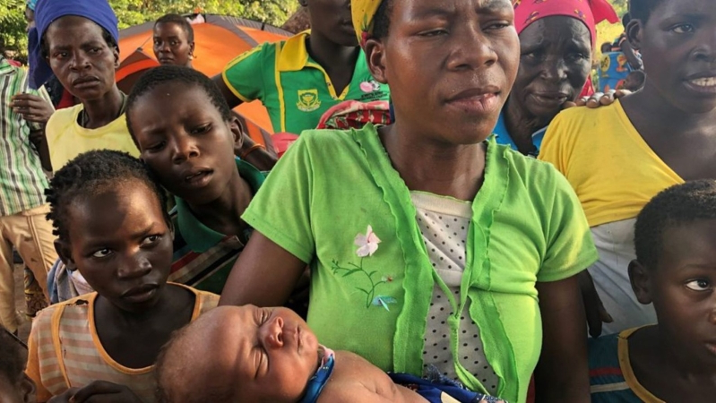 ಭೀಕರ ಚಂಡಮಾರುತಕ್ಕೆ ಊರೇ ಜಲಾವೃತ: ಮಾವಿನಮರದಲ್ಲಿ ಮಗುವಿಗೆ ಜನ್ಮ ನೀಡಿದ ಮಹಿಳೆ