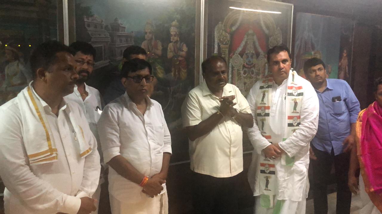 ಮುಖ್ಯಮಂತ್ರಿ ಕುಮಾರಸ್ವಾಮಿ ಉಡುಪಿ ಶ್ರೀಕೃಷ್ಣ ಮಠಕ್ಕೆ ಭೇಟಿ