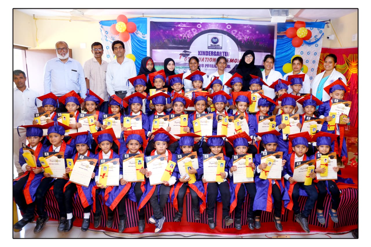 ಎಸ್.ಎಮ್.ಆರ್ ಪಬ್ಲಿಕ್ ಸ್ಕೂಲ್: ಯು.ಕೆ.ಜಿ ಮಕ್ಕಳ ಘಟಿಕೋತ್ಸವ