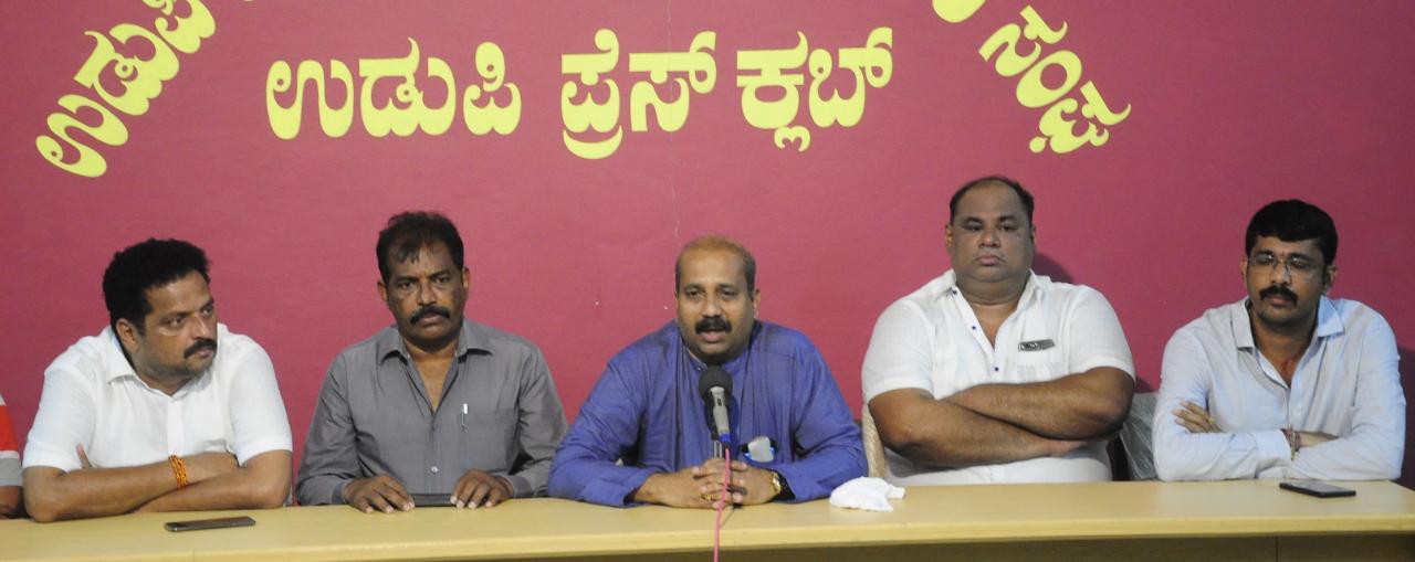 ಮುಖ್ಯಮಂತ್ರಿಯನ್ನು ಮನೆಗೆ ಊಟಕ್ಕೆ ಕರೆದೊಯ್ದ ಪ್ರಮೋದ್‌ಗೆ ಮೀನುಗಾರರ ಮನೆಗಳು ಕಾಣಲಿಲ್ಲವೇ ?: ರಘುಪತಿ ಭಟ್ ಪ್ರಶ್ನೆ