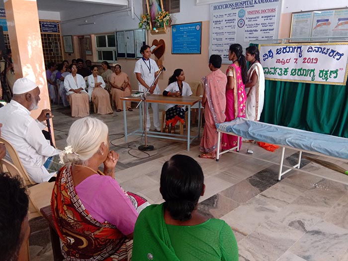 ಹನೂರು: ವಿಶ್ವ ಆರೋಗ್ಯ ದಿನಾಚರಣೆ ಅಂಗವಾಗಿ ಕಿರು ನಾಟಕ ಪ್ರದರ್ಶನ