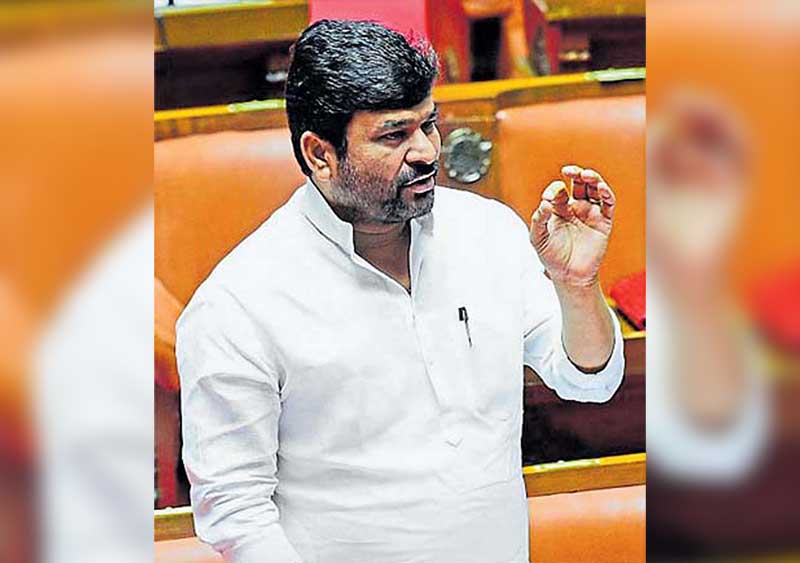 ಜಿಪಂ ಸದಸ್ಯನ ಕೊಲೆ ಪ್ರಕರಣದಲ್ಲಿ ನಾನು ಆರೋಪಿಯೇ ಅಲ್ಲ: ಮಾಜಿ ಸಚಿವ ವಿನಯ್ ಕುಲಕರ್ಣಿ