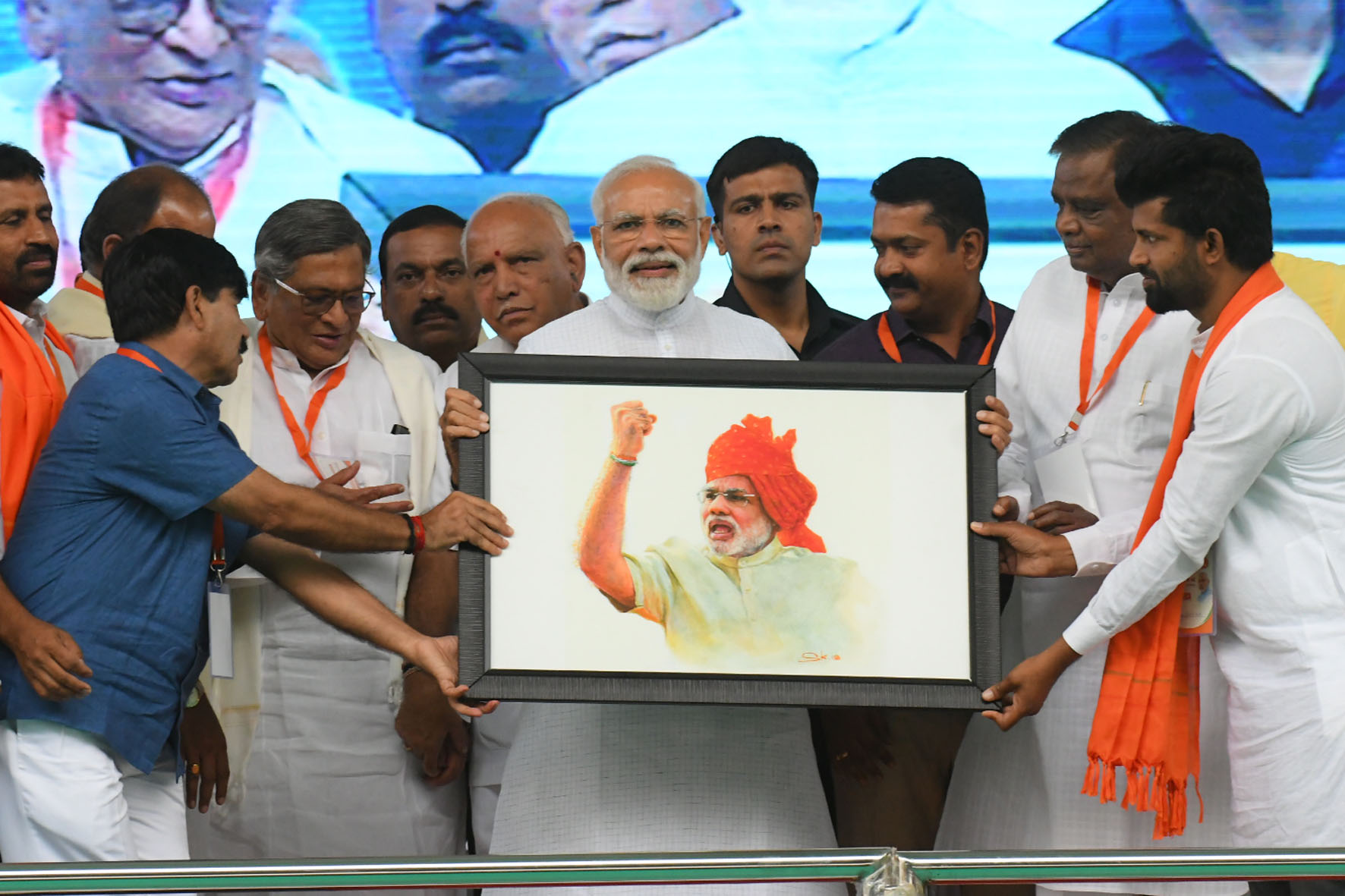 ಸುಮಲತಾ ಅವರಿಗೆ ನೀವೆಲ್ಲಾ ಶಕ್ತಿ ತುಂಬಿ: ಪ್ರಧಾನಿ ಮೋದಿ ಕರೆ