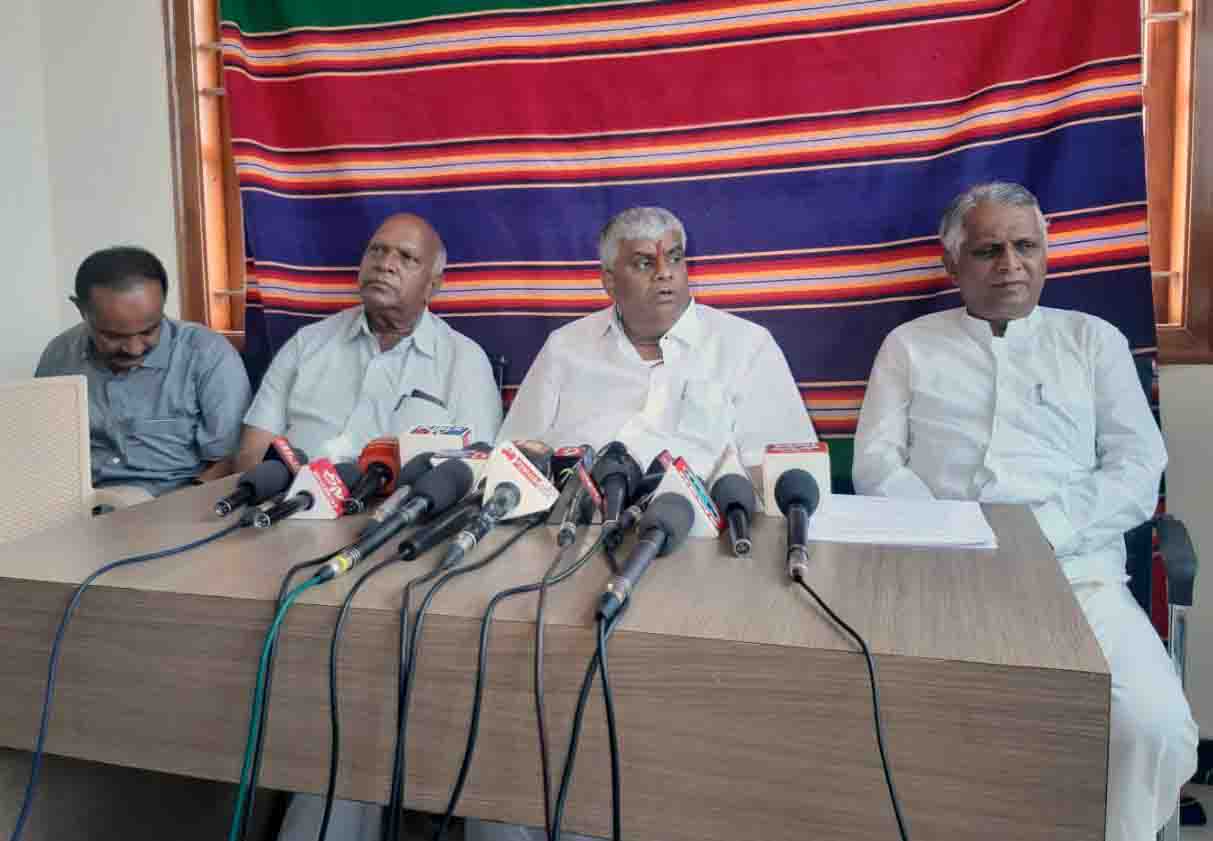 ಬಿಜೆಪಿಗೆ ಮತ ಚಲಾಯಿಸಿದ್ದರಿಂದ ದಕ್ಷಿಣ ಕನ್ನಡಕ್ಕೆ ಎಸೆಸೆಲ್ಸಿಯಲ್ಲಿ 5ನೇ ಸ್ಥಾನ: ಸಚಿವ ರೇವಣ್ಣ ವ್ಯಂಗ್ಯ