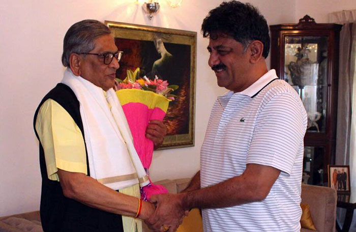 ರಾಜಕೀಯ ವಲಯದಲ್ಲಿ ಕುತೂಹಲ ಮೂಡಿಸಿದ ಎಸ್.ಎಂ.ಕೃಷ್ಣ, ಡಿ.ಕೆ.ಶಿವಕುಮಾರ್ ಭೇಟಿ