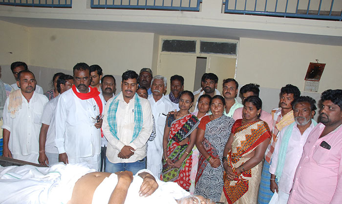 ವೈದ್ಯರ ನಿರ್ಲಕ್ಷ್ಯದಿಂದ ವೃದ್ಧ ಸಾವು ಆರೋಪ: ದಾವಣಗೆರೆ ಜಿಲ್ಲಾಸ್ಪತ್ರೆ ಎದುರು ಕುಟುಂಬಸ್ಥರಿಂದ ಪ್ರತಿಭಟನೆ