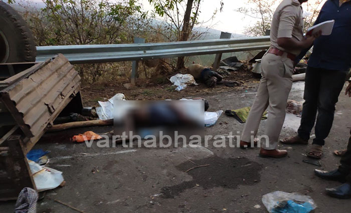 ತಿಪಟೂರು: ಬೆಟ್ಟದಲ್ಲಿ ಟ್ರ್ಯಾಕ್ಟರ್ ಮಗುಚಿ ಬಿದ್ದು ನಾಲ್ವರು ಸಾವು