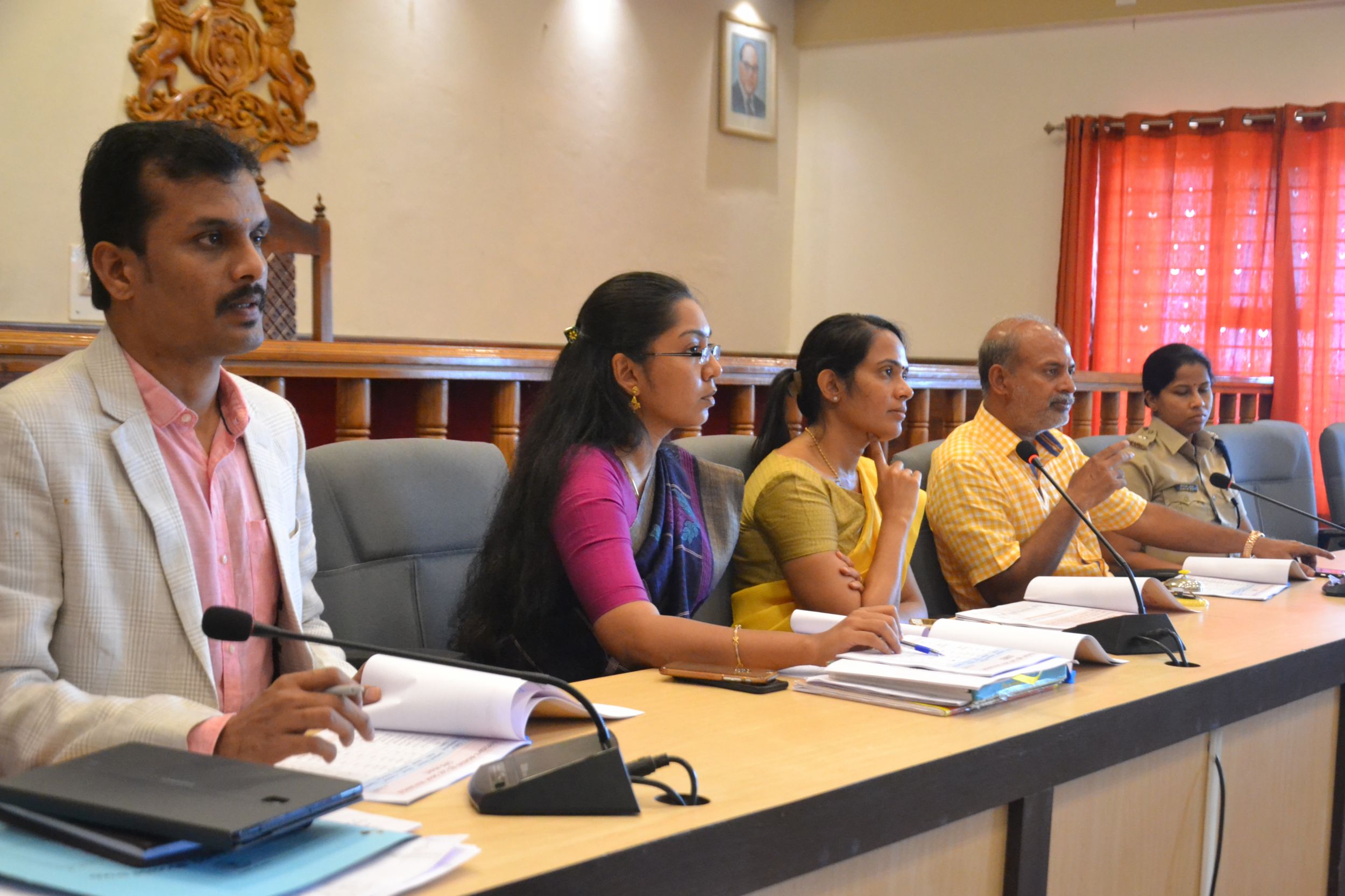 ಹಳ್ಳಿಗಳಿಗೆ ತೆರಳಿ ಸಾರ್ವಜನಿಕರ ಸಮಸ್ಯೆಗೆ ಸ್ಪಂದಿಸಿ: ಸಾ.ರಾ.ಮಹೇಶ್