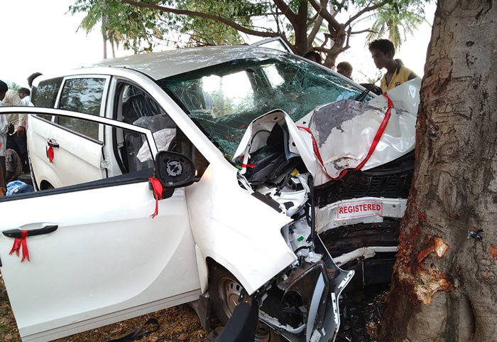 ಮರಕ್ಕೆ ಕಾರು ಢಿಕ್ಕಿ: ಯುವಕ ಸಾವು, ಮೂವರಿಗೆ ಗಾಯ