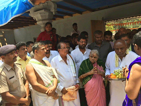 ಜಲಂಚಾರು ದೇವಳಕ್ಕೆ ದೇವೇಗೌಡ ದಂಪತಿ ಬೇಟಿ