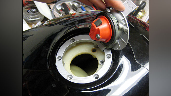 ಪೆಟ್ರೋಲ್ ಇಲ್ಲವೆಂದು,  ಬೈಕ್ ಬಿಟ್ಟು ಹೋದ ಕಳ್ಳರು!