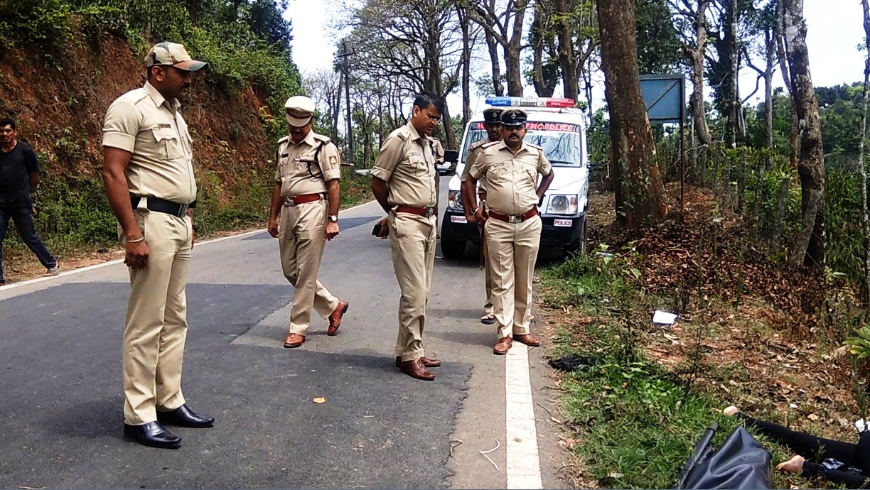 ಸಕಲೇಶಪುರ: ಅಪರಿಚಿತ ಯುವತಿಯ ಶವ ರಾಜ್ಯ ಹೆದ್ದಾರಿಯಲ್ಲಿ ಪತ್ತೆ; ಅತ್ಯಾಚಾರವೆಸಗಿ ಕೊಲೆ ಶಂಕೆ