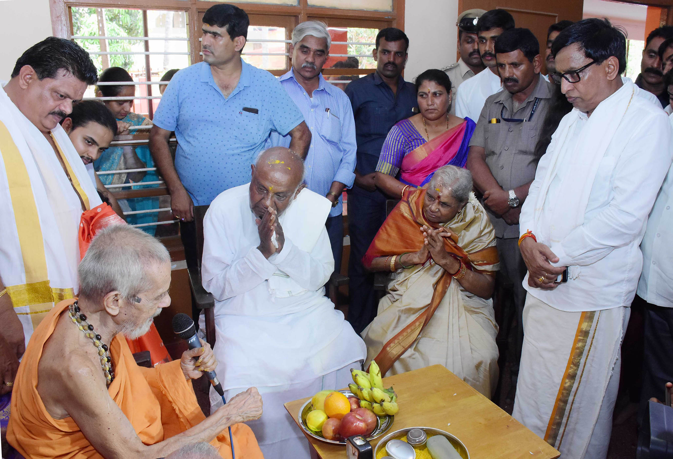 ಪೇಜಾವರಶ್ರೀಗಳನ್ನು ಭೇಟಿಯಾದ ದೇವೇಗೌಡ