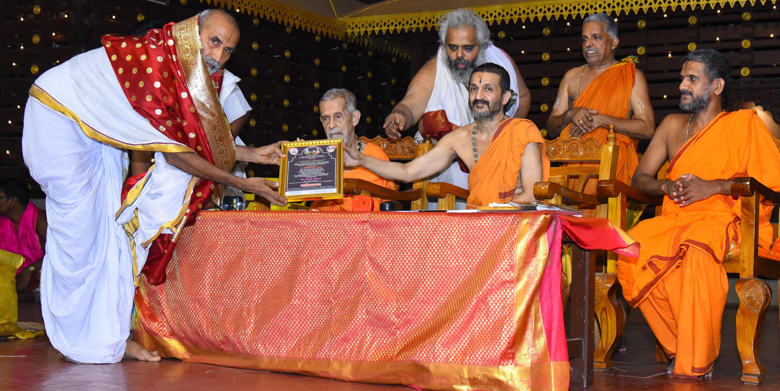 ವಿದ್ವಾಂಸ ಕೊರ್ಲಹಳ್ಳಿಗೆ ‘ಪರವಿದ್ಯಾಮಾನ್ಯ’ ಪ್ರಶಸ್ತಿ ಪ್ರದಾನ