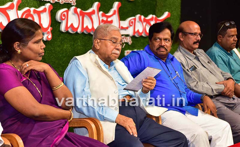 ನಾವು ಈಗಲೂ ಬ್ರಿಟಿಷ್ ಪ್ರಜೆಗಳು: ಚಂದ್ರಶೇಖರ ಕಂಬಾರ