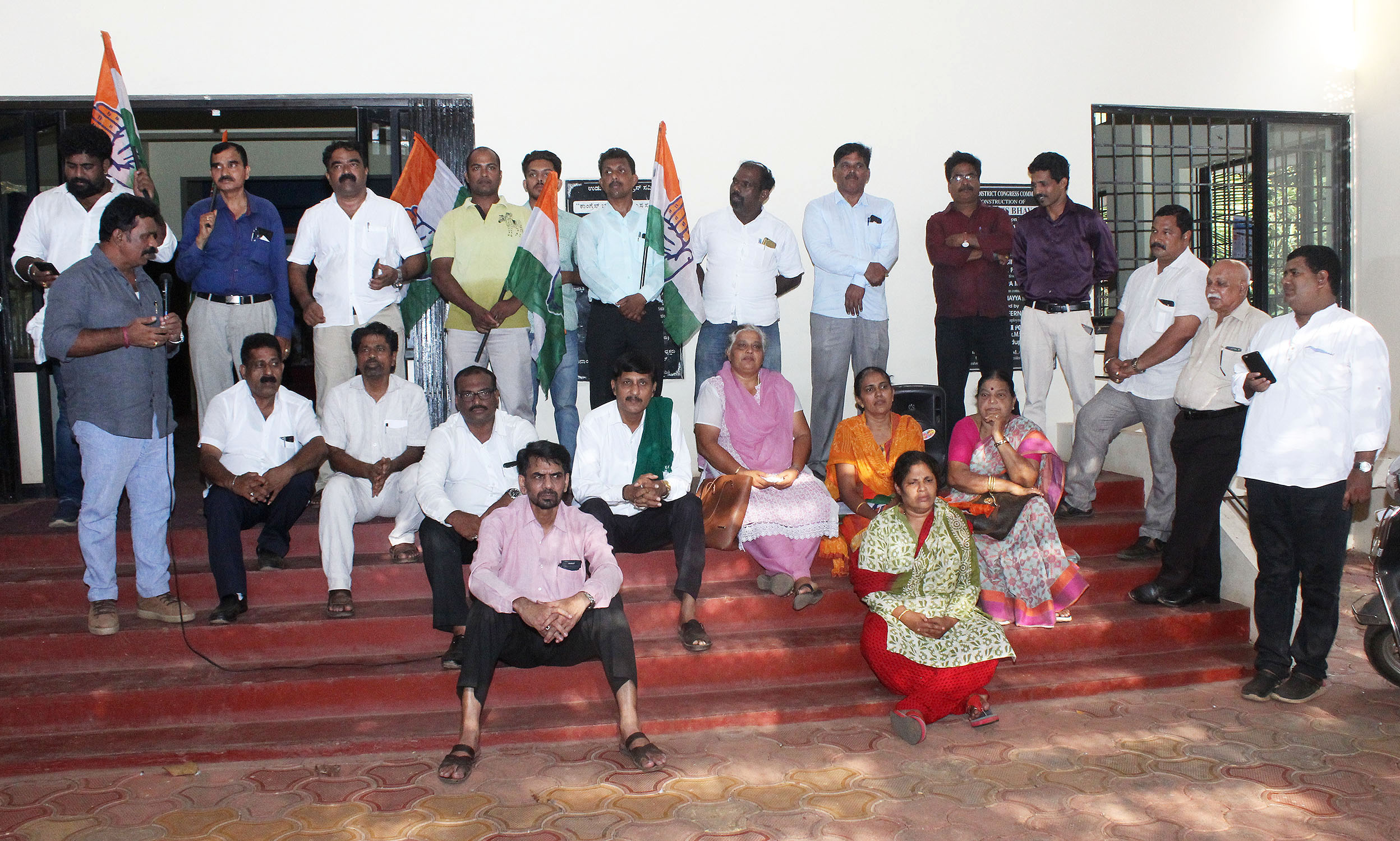 ಗೋಡ್ಸೆ ಪರ ಹೇಳಿಕೆ: ಬಿಜೆಪಿ ಮುಖಂಡರ ವಿರುದ್ಧ ಕಾಂಗ್ರೆಸ್ ಧರಣಿ