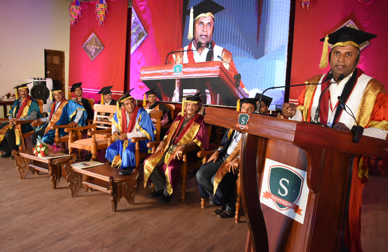 ಜ್ಞಾನಾರ್ಜನೆ ಜತೆ ಎಲ್ಲರನ್ನೂ ಗೌರವಿಸಿ: ಬಿನೋಯ್