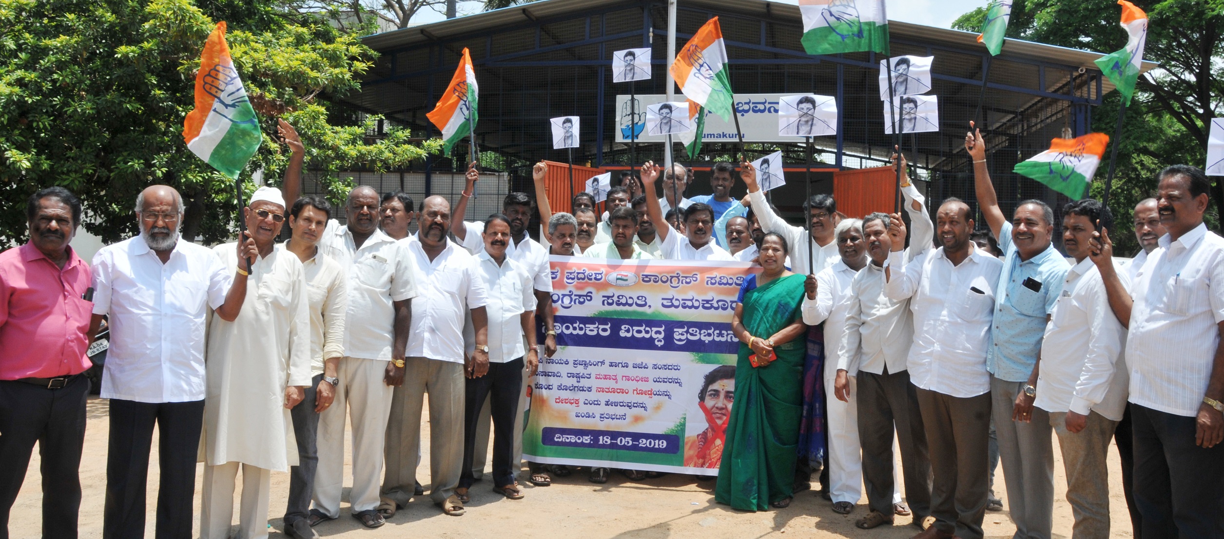 ಗೋಡ್ಸೆ ಬಗ್ಗೆ ಹೇಳಿಕೆ ವಿಚಾರ: ಬಿಜೆಪಿ ಮುಖಂಡರ ಗಡಿಪಾರಿಗೆ ಕಾಂಗ್ರೆಸ್ ಒತ್ತಾಯ