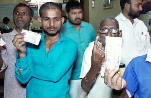 ಮತದಾನ ಮಾಡದಂತೆ ತಡೆಯಲು ಬೆರಳಿಗೆ ಶಾಯಿ ಹಾಕಿದ ಬಿಜೆಪಿ ಕಾರ್ಯಕರ್ತರು: ಗ್ರಾಮಸ್ಥರ ಆರೋಪ