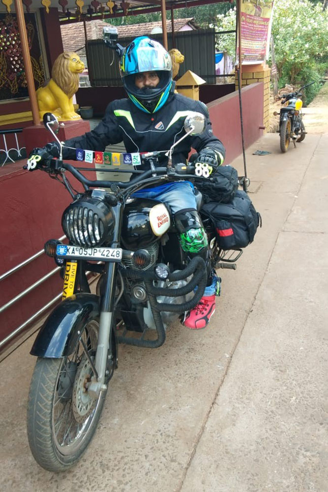 ರಸ್ತೆ ಸುರಕ್ಷತೆ ಜಾಗೃತಿಗಾಗಿ ಲಡಾಖ್‌ಗೆ ಬುಲೆಟ್ ಪ್ರಯಾಣ