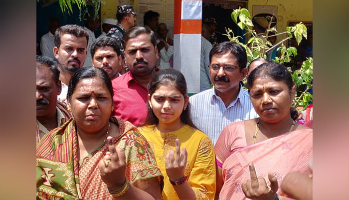 ಉಪ ಚುನಾವಣೆ: ಇವಿಎಂ ಸೇರಿದ ಅಭ್ಯರ್ಥಿಗಳ ಭವಿಷ್ಯ- ಮೇ 23ರ ಫಲಿತಾಂಶದತ್ತ ಎಲ್ಲರ ಚಿತ್ತ